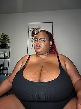 SexyHugeblackTitties online show from 12.16.25
