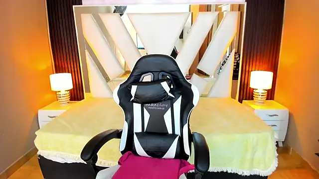 Linda4Petite online show from 12.03.25