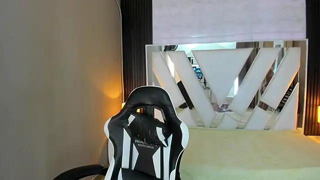 Linda4Petite online show from 04.06.26