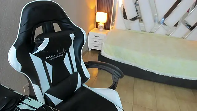 Linda4Petite online show from 04.11.26