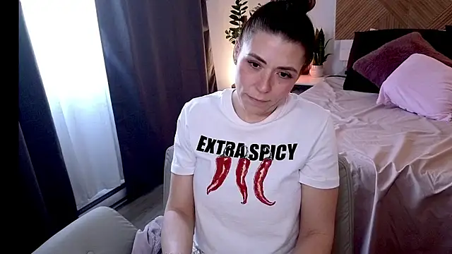 Snapshot of Ellie-L-Elizabeth chatting on 04.23.26 Ellie-L-Elizabeth online show from 04.23.26