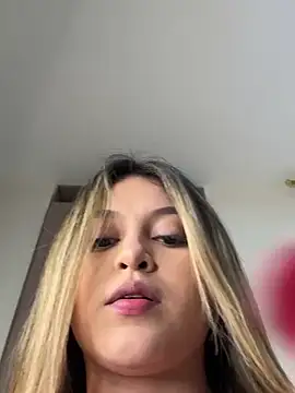 lunablossom  online show from 02.17.25