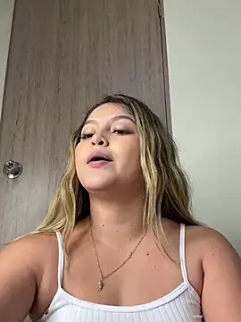 lunablossom  online show from 02.20.25