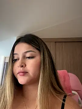 lunablossom  online show from 12.03.25