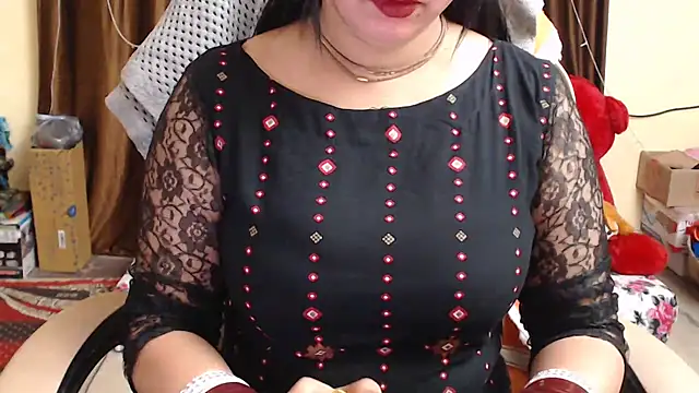 Snapshot of Naughty_Kashish chatting on 03.05.25 Naughty Kashish online show from 03.05.25
