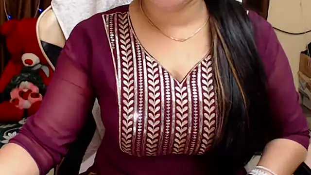 Snapshot of Naughty_Kashish chatting on 10.28.25 Naughty Kashish online show from 10.28.25
