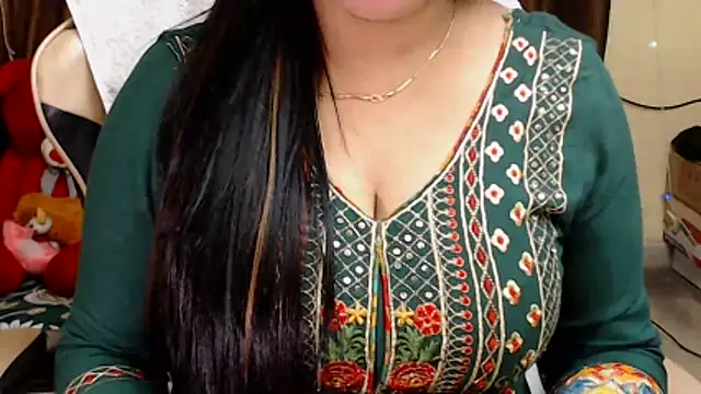 Snapshot of Naughty_Kashish chatting on 11.07.25 Naughty Kashish online show from 11.07.25