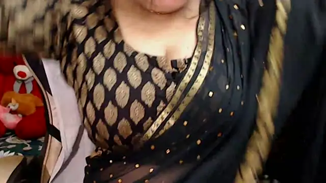 Snapshot of Naughty_Kashish chatting on 11.10.25 Naughty Kashish online show from 11.10.25