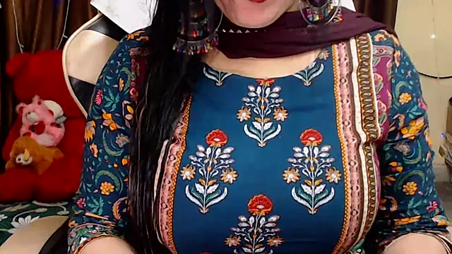 Snapshot of Naughty_Kashish chatting on 11.12.25 Naughty Kashish online show from 11.12.25