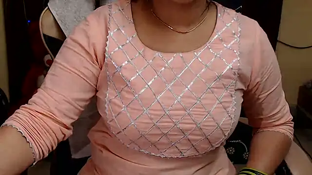 Snapshot of Naughty_Kashish chatting on 12.01.25 Naughty Kashish online show from 12.01.25