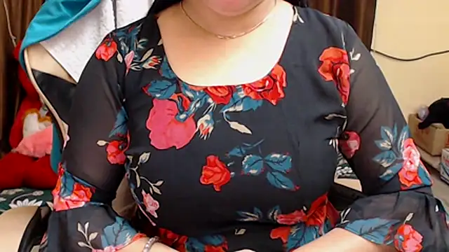 Snapshot of Naughty_Kashish chatting on 12.05.25 Naughty Kashish online show from 12.05.25