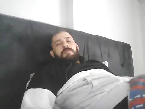 NiiiRvaNaa online show from 11.13.25