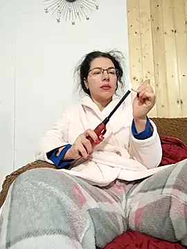 Snapshot of SquirtyMellissaLabia chatting on 12.18.25 SquirtyMellissaLabia online show from 12.18.25