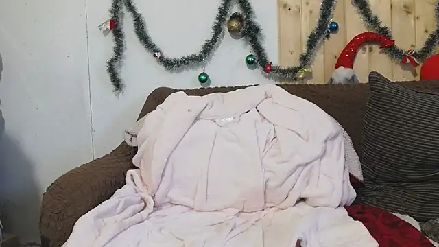 Snapshot of SquirtyMellissaLabia chatting on 12.20.25 SquirtyMellissaLabia online show from 12.20.25