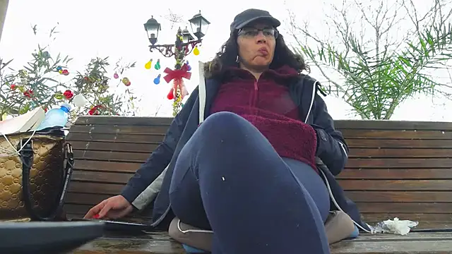 Snapshot of SquirtyMellissaLabia chatting on 12.21.25 SquirtyMellissaLabia online show from 12.21.25