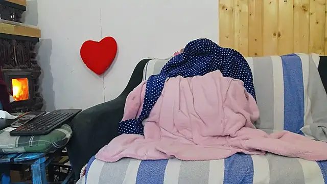 Snapshot of SquirtyMellissaLabia chatting on 02.14.26 SquirtyMellissaLabia online show from 02.14.26