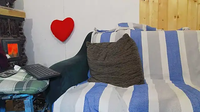 Snapshot of SquirtyMellissaLabia chatting on 02.16.26 SquirtyMellissaLabia online show from 02.16.26