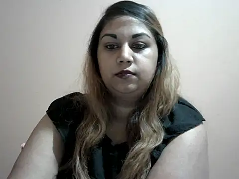 Snapshot of bellachow10 chatting on 11.09.25 bellachow10 online show from 11.09.25