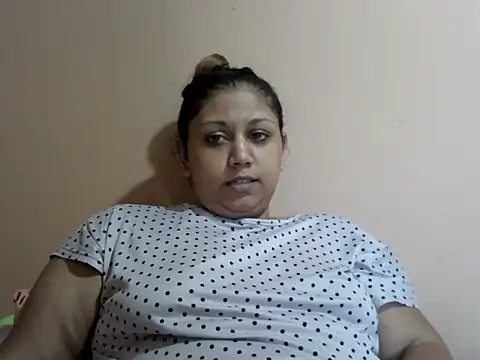 Snapshot of bellachow10 chatting on 11.11.25 bellachow10 online show from 11.11.25