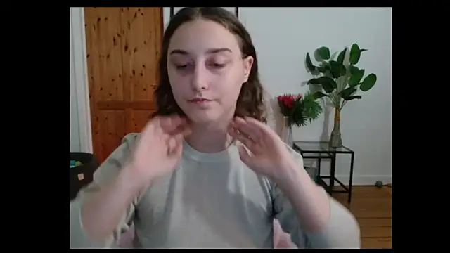 Snapshot of NaughtyRapunzel7 chatting on 12.18.24 NaughtyRapunzel7 online show from 12.18.24