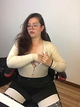 Snapshot of kayortiiz chatting on 03.28.26 kayortiiz online show from 03.28.26