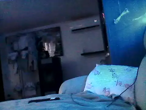 Snapshot of mickzizi chatting on 12.10.24 mickzizi online show from 12.10.24