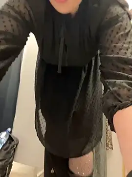 Snapshot of CrazzyChicks chatting on 01.27.25 CrazzyChicks online show from 01.27.25