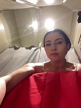 Snapshot of CrazzyChicks chatting on 02.08.25 CrazzyChicks online show from 02.08.25