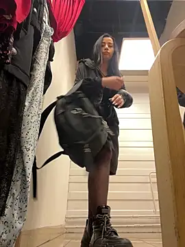 Snapshot of CrazzyChicks chatting on 09.28.25 CrazzyChicks online show from 09.28.25