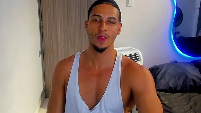 Snapshot of Kris_Khalifa69 chatting on 10.01.25 Kris Khalifa69 online show from 10.01.25