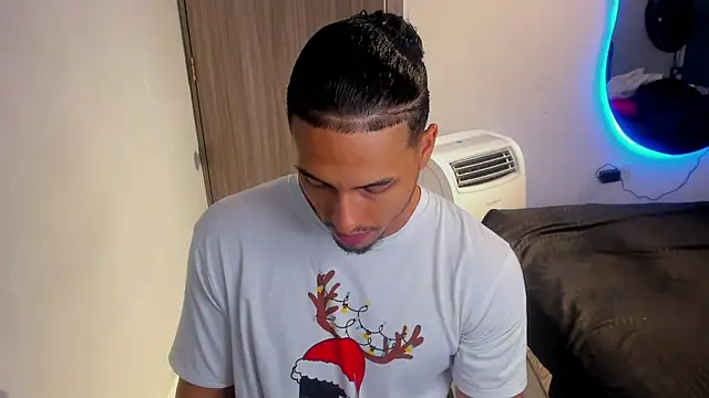 Snapshot of Kris_Khalifa69 chatting on 10.02.25 Kris Khalifa69 online show from 10.02.25