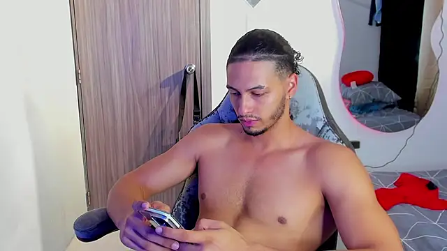 Snapshot of Kris_Khalifa69 chatting on 11.26.25 Kris Khalifa69 online show from 11.26.25