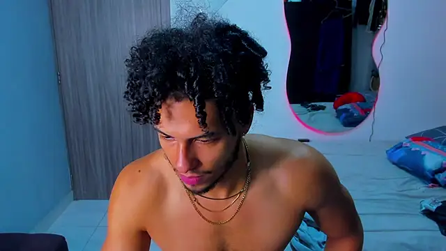 Snapshot of Kris_Khalifa69 chatting on 12.14.25 Kris Khalifa69 online show from 12.14.25