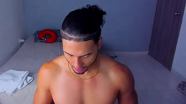 Snapshot of Kris_Khalifa69 chatting on 01.08.26 Kris Khalifa69 online show from 01.08.26