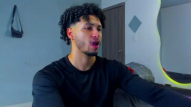 Snapshot of Kris_Khalifa69 chatting on 02.08.26 Kris Khalifa69 online show from 02.08.26