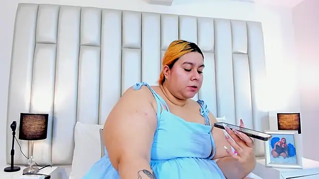 aandreaperez online show from 02.12.25