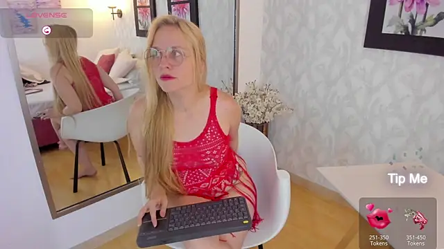 EmilySumer online show from 03.05.25