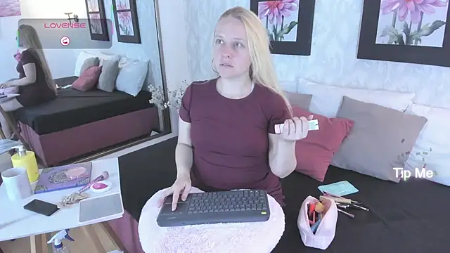 EmilySumer online show from 09.28.25