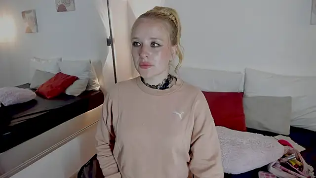 Snapshot of EmilySumer chatting on 04.25.26 EmilySumer online show from 04.25.26