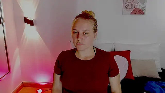 Snapshot of EmilySumer chatting on 05.15.26 EmilySumer online show from 05.15.26