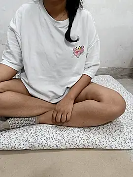 Rubyrosemumbai online show from 10.15.25