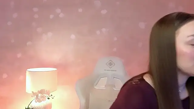 Snapshot of MilaFleur chatting on 04.22.26 MilaFleur online show from 04.22.26