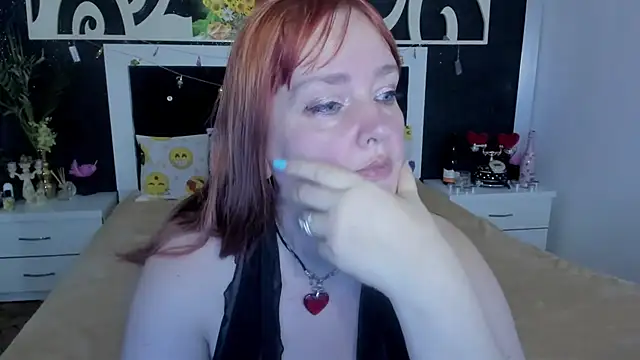 Snapshot of SinFulTitsDD chatting on 01.05.25 SinFulTitsDD online show from 01.05.25