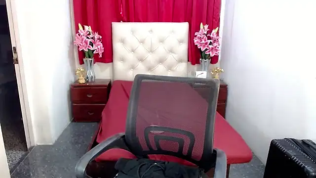 Snapshot of xSexynineDollx chatting on 01.17.25 xSexynineDollx online show from 01.17.25