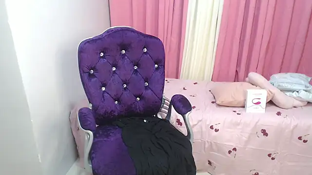 Snapshot of xSexynineDollx chatting on 09.24.25 xSexynineDollx online show from 09.24.25