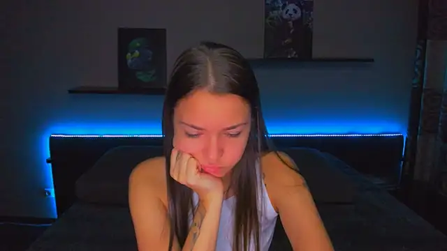 Snapshot of AlexaBarkley chatting on 10.27.25 AlexaBarkley online show from 10.27.25