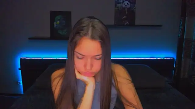 Snapshot of AlexaBarkley chatting on 10.28.25 AlexaBarkley online show from 10.28.25