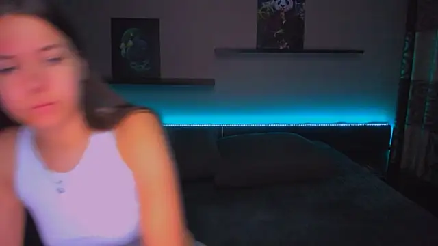 Snapshot of AlexaBarkley chatting on 11.10.25 AlexaBarkley online show from 11.10.25