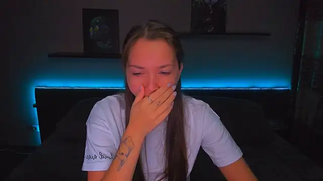 Snapshot of AlexaBarkley chatting on 12.17.25 AlexaBarkley online show from 12.17.25