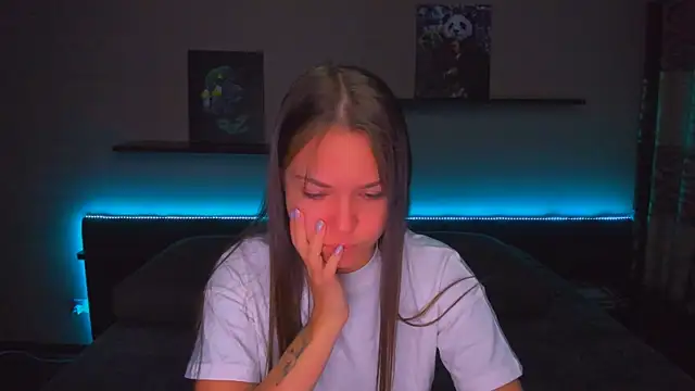 Snapshot of AlexaBarkley chatting on 12.18.25 AlexaBarkley online show from 12.18.25